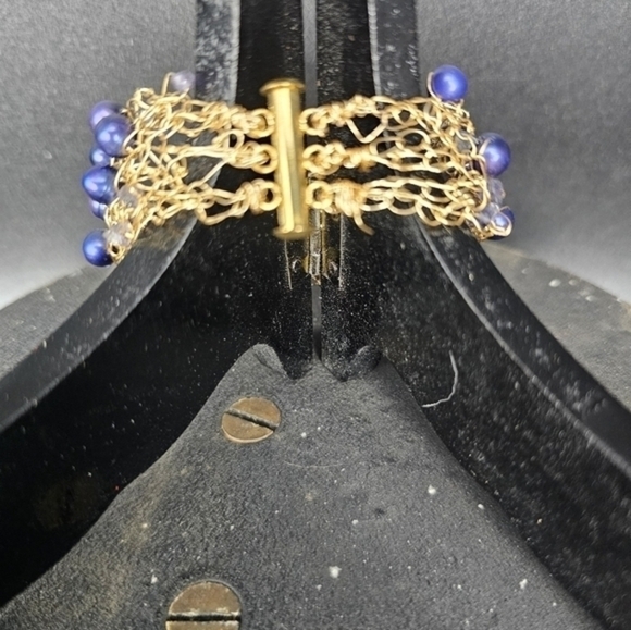 Handmade crocheted bracelet with blue pearls and iolite chip beads - Picture 11 of 11